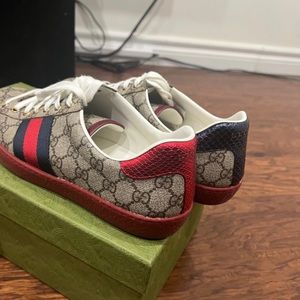 Gucci GG Supreme Sneakers